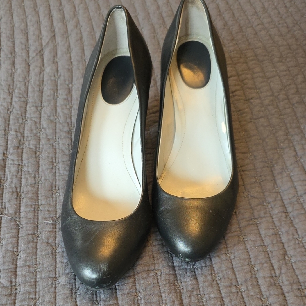 Calvin Klein Black Pointed-Toe Leather Pumps